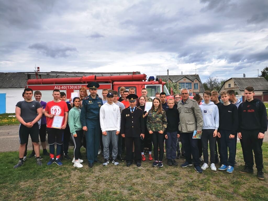 Слет юных спасателей-пожарных в Барановичах